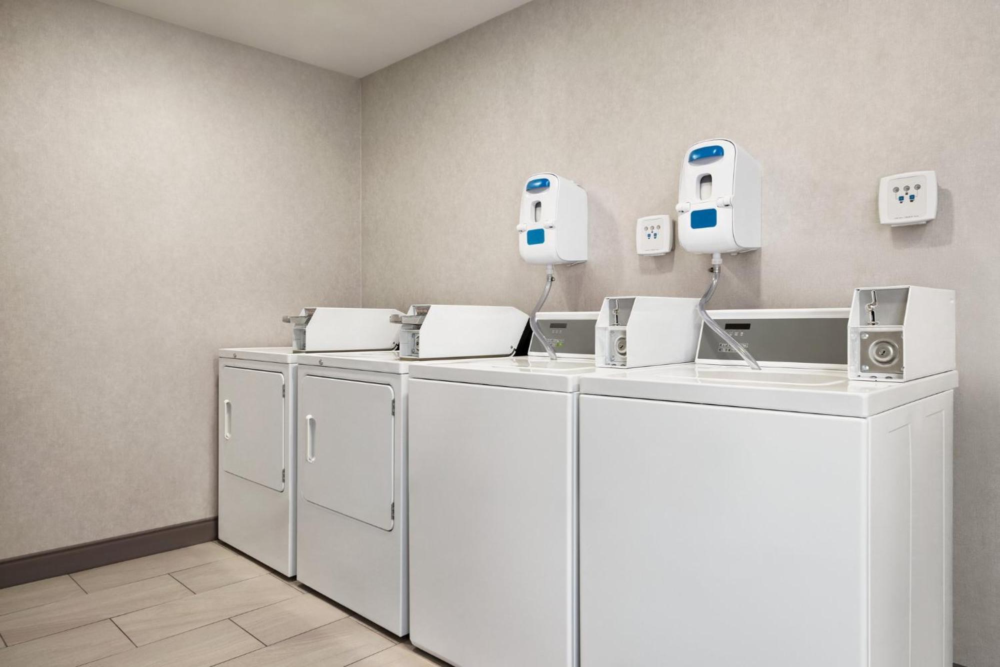 Holiday Inn Express Syracuse Airport By Ihg North Syracuse Eksteriør bilde